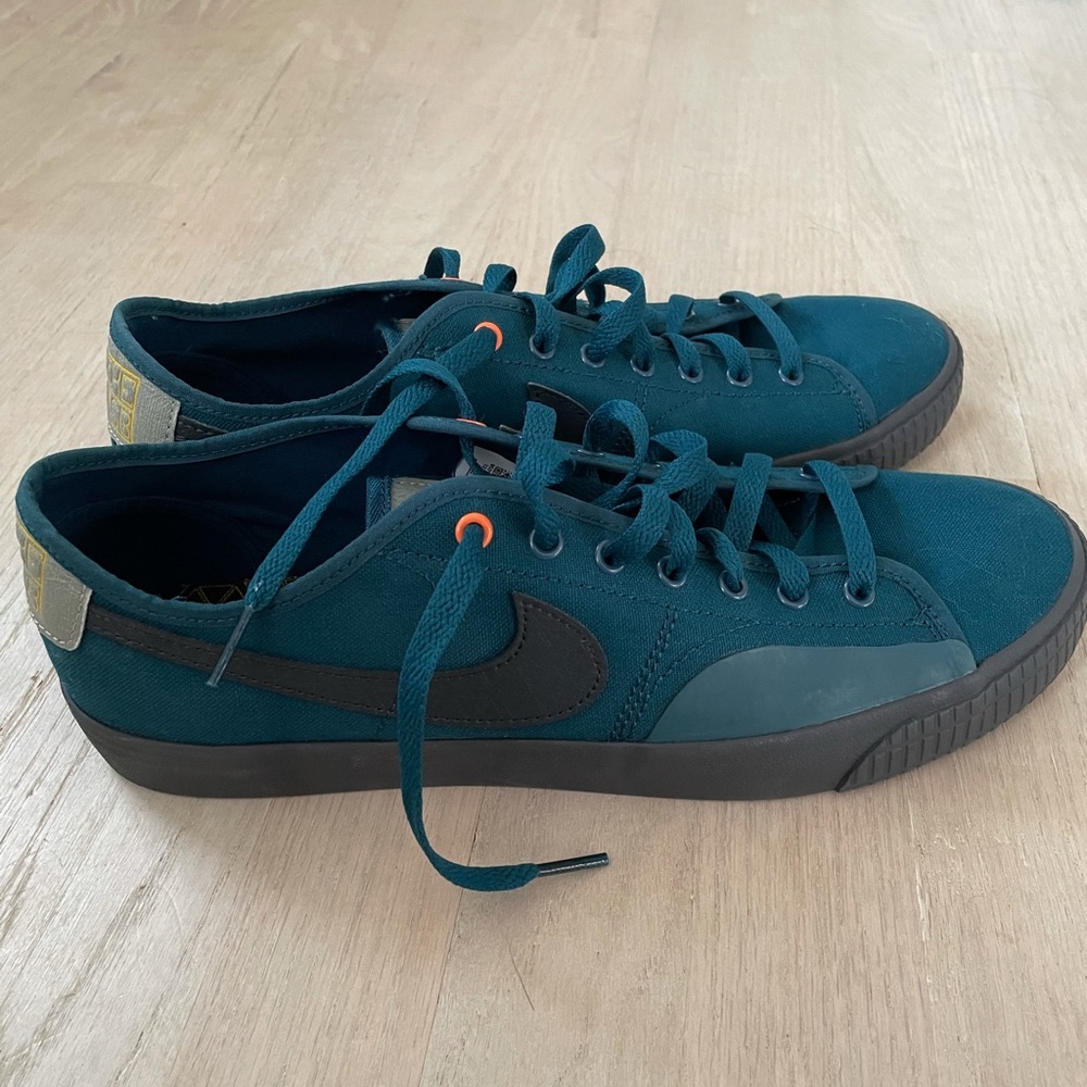 New men’s dark teal Nike SB blzr court size 10 never worn